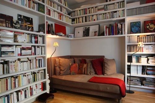 Library interior at Seb Guesthouse